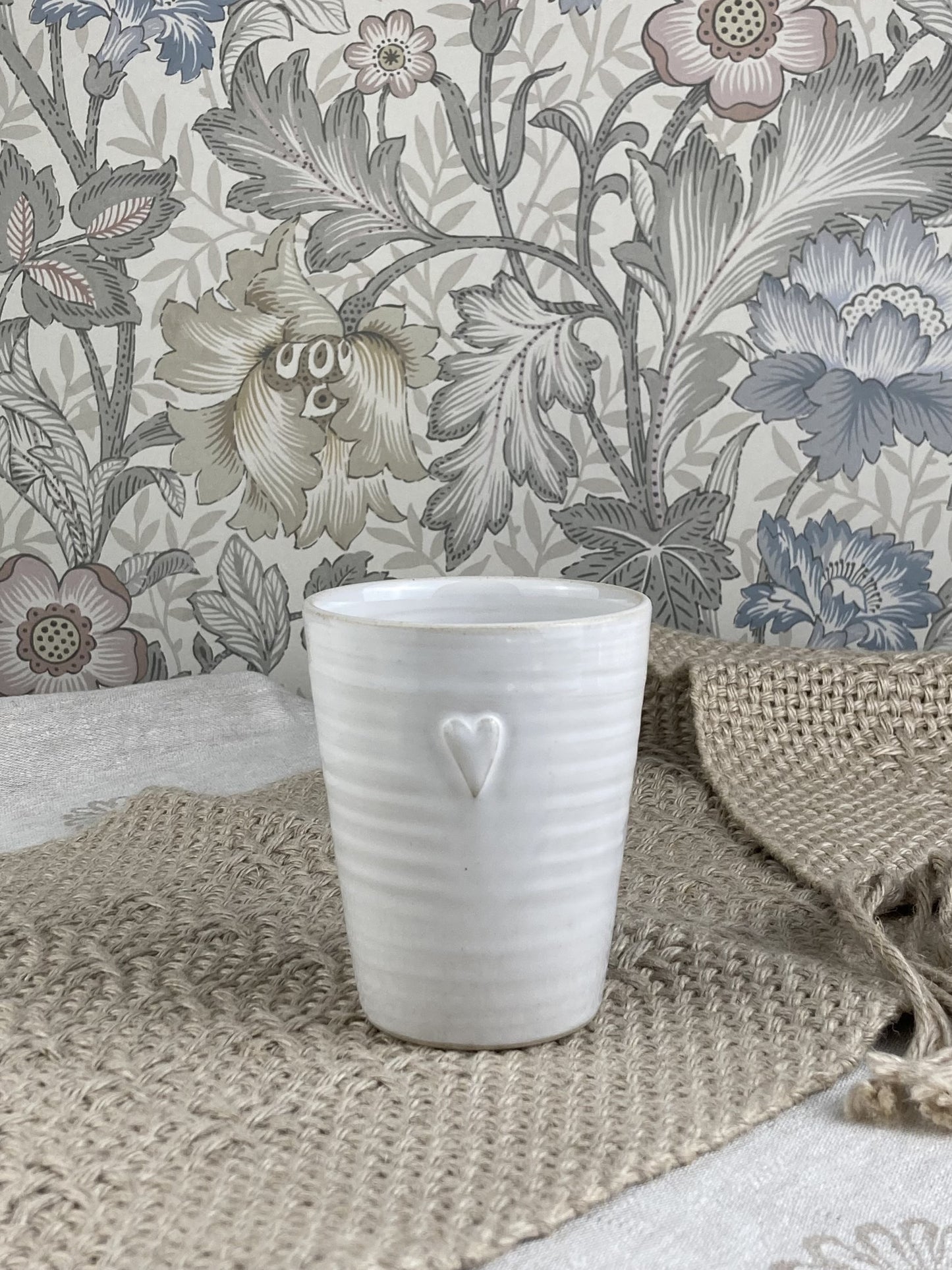 Drejad kopp "Heart to heart" Vit