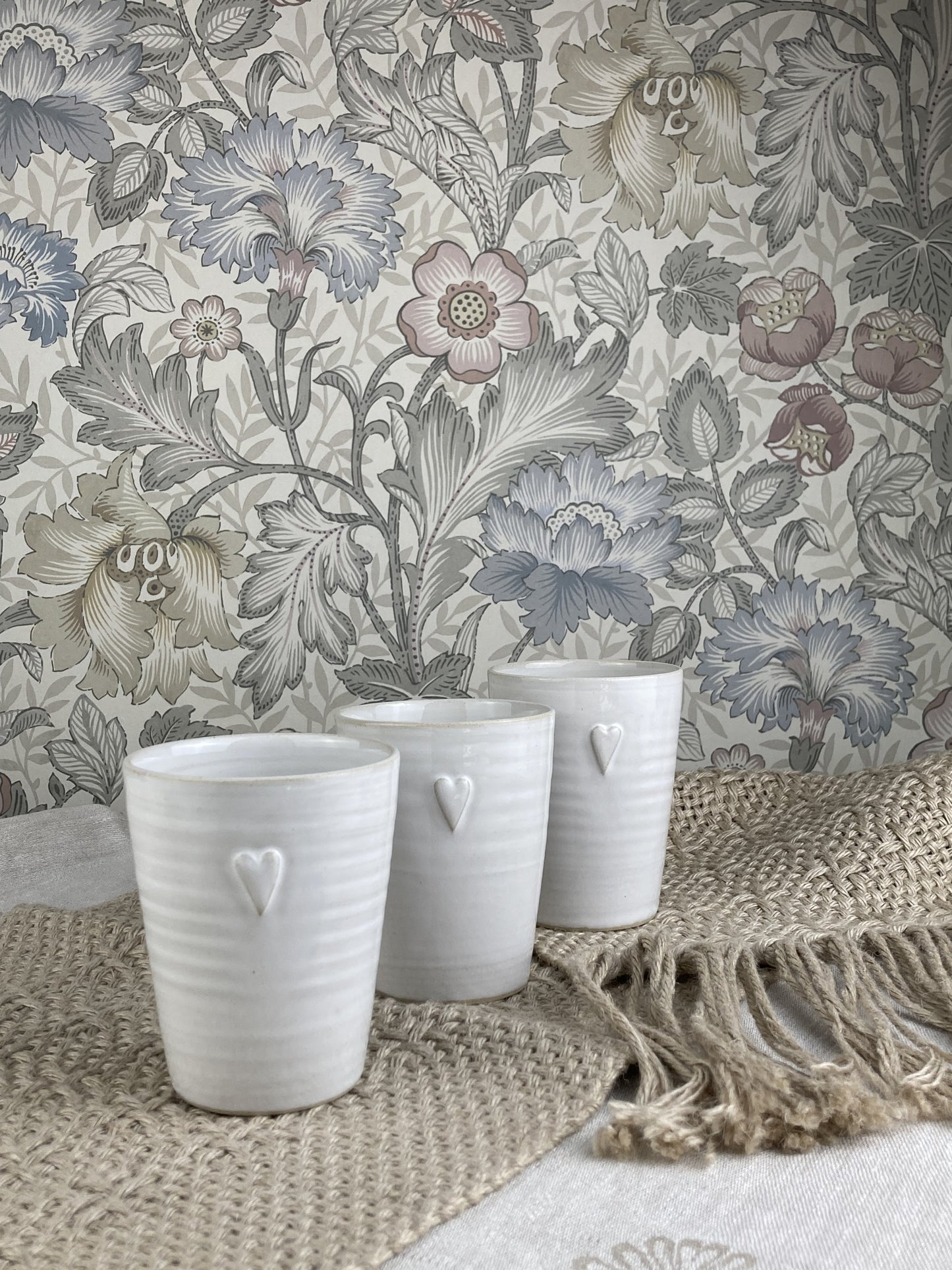 Drejad kopp "Heart to heart" Vit